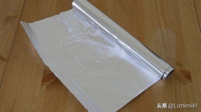 【生活小常识】铝箔纸用哪一面才对?