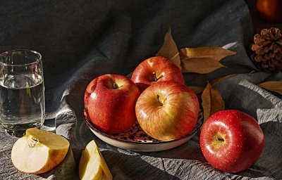 ​每天吃一个苹果有什么好处 每天吃一个苹果可以美白吗