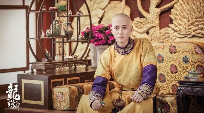秦俊杰晒妖娆女装,网友吐槽比女朋友杨紫还要有女人味
