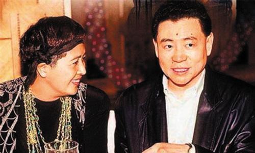 丈夫是香港“二号富豪”，她却选择离婚，离婚原因不可思议！
