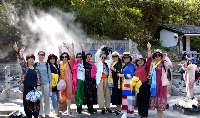 浙江人游云南神奇的腾冲热海大滚锅