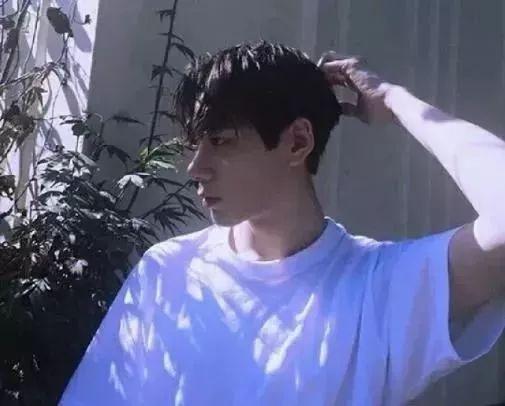 不用烫染也好看的男士发型设计搭配！