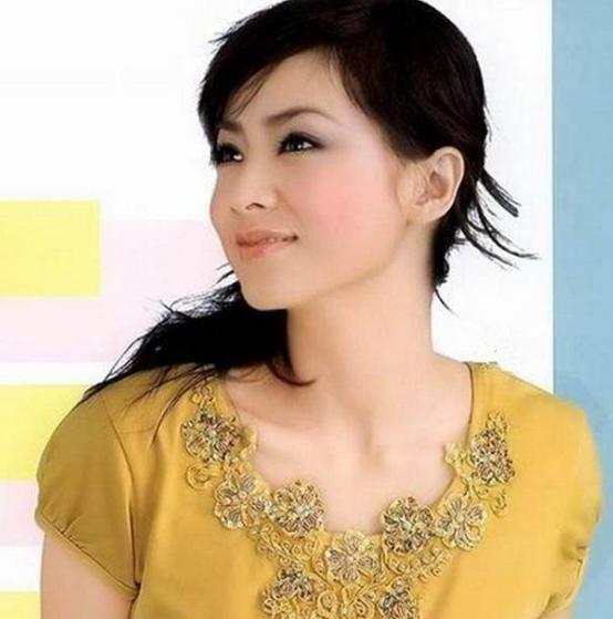 李湘的妹妹李玲近照曝光，竟比姐姐李湘长得更好看，更有钱？