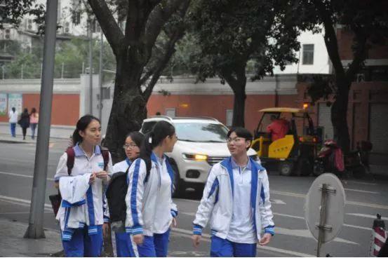 成都七中是“游乐场”还是“真考场”，七中学子说出了真实答案！