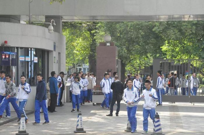 成都七中是“游乐场”还是“真考场”，七中学子说出了真实答案！