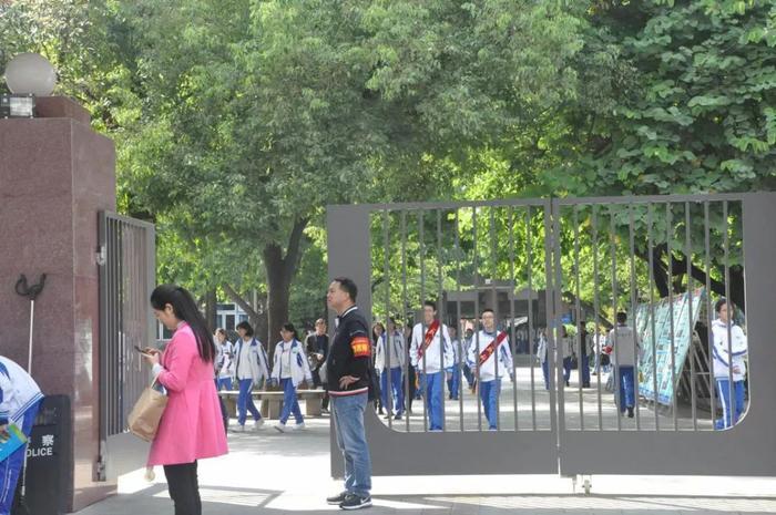 成都七中是“游乐场”还是“真考场”，七中学子说出了真实答案！