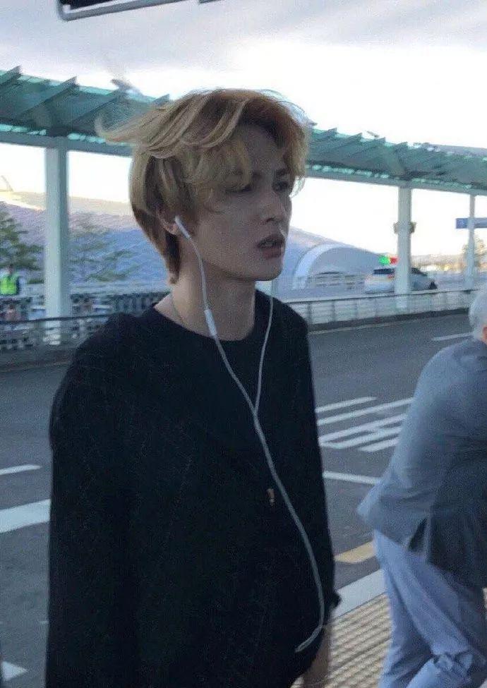 资源最差的一哥，朱正廷那点流量全被公司榨干了？
