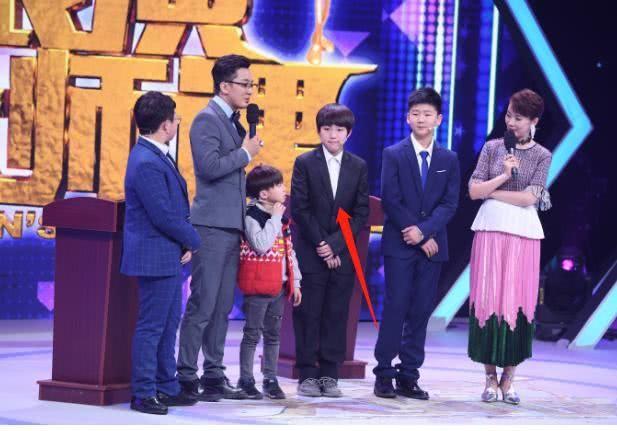 文章干儿子，《小爸爸》中的夏天长大了，网友表示：还是那么帅