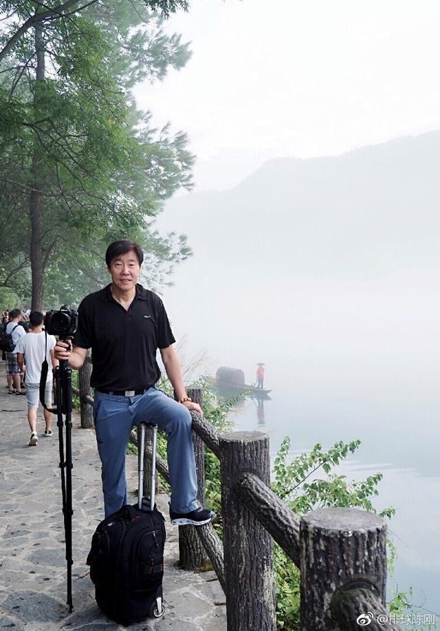前八一男排主教练陈刚极力维护弟子陈方，微博被网友攻击关闭评论