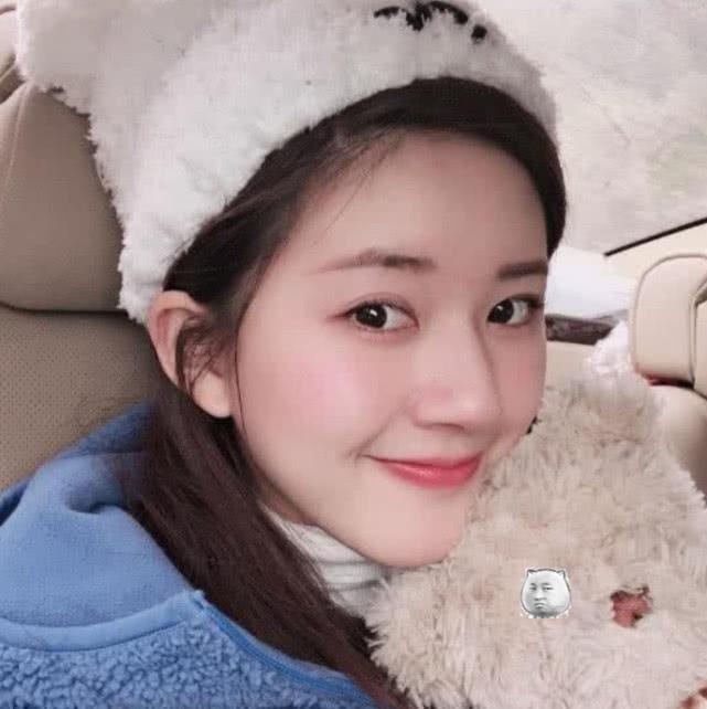 霸占“贴吧”的那位女神，长大后依旧这么美，网友：撞脸唐艺昕！