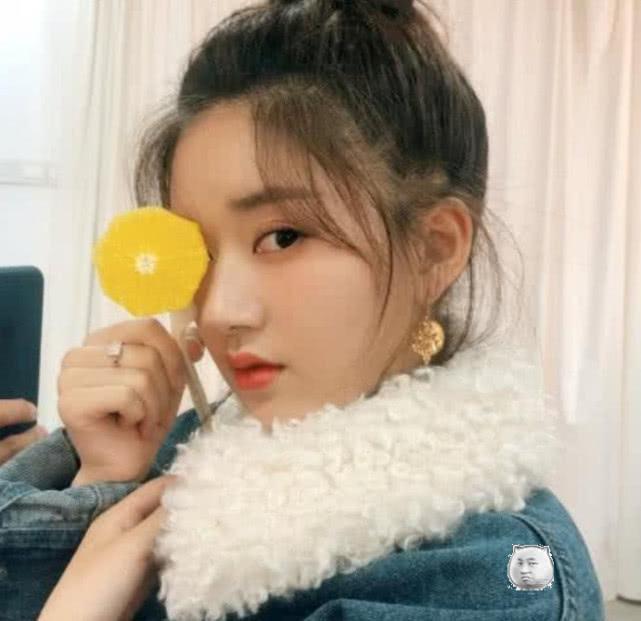 霸占“贴吧”的那位女神，长大后依旧这么美，网友：撞脸唐艺昕！
