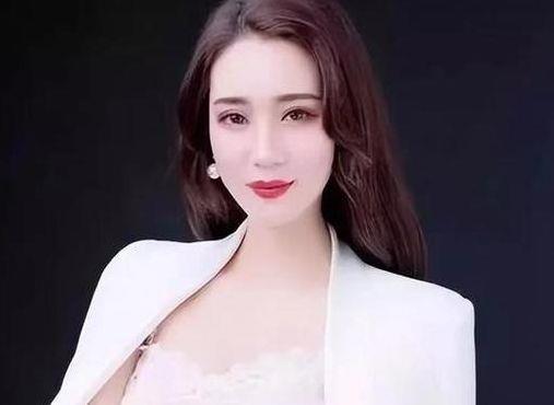 云南省电视台女主持人杨珊（云南省电视台女主持人杨珊简历）