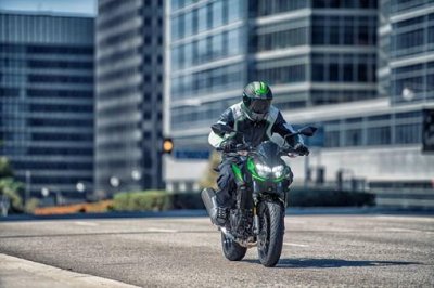 ​名车介绍，川崎最便宜的入门级街车-川崎Z400