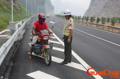 ​摩托车管上高速吗？摩托车让不让上高速？