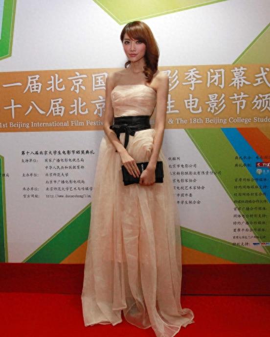 内地美女主持人李斯羽