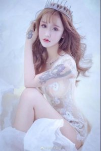 ​黑暗大美发布Xing感写真集令人爱慕，网友：身材保持的非常完美