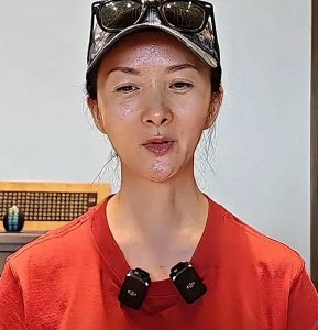 ​50岁演员谢兰曝永居美国，低调回国变化太大，脸不对称油光满面