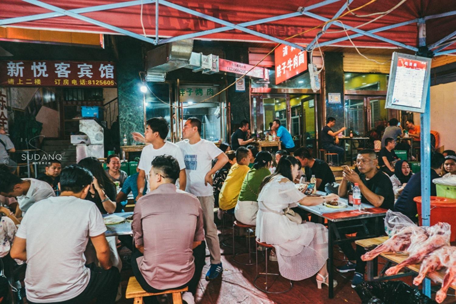 国内最好逛的地摊夜市：兰州正宁路，全国六大著名夜市之一
