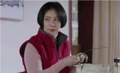 ​53岁保姆哭诉：雇主待我似亲人，但却每天让我帮她沐浴、洗脚