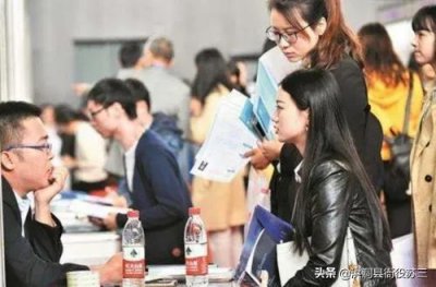 ​大专毕业生很难通过公务员考试吗？