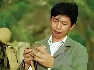 ​3亿换一个点头，妻子病逝仅1年娶小25岁模特，如今身价高达3000亿