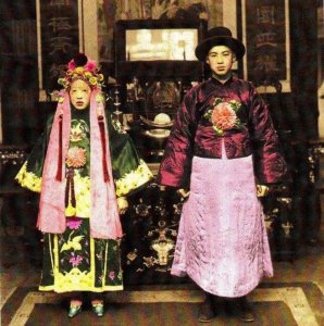 ​还记得这张著名的“冥婚照”吗？照片背后究竟隐藏着怎样的真相？