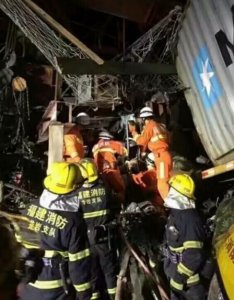​厦蓉高速龙岩段一高架桥发生坍塌 尚未发现人员死亡