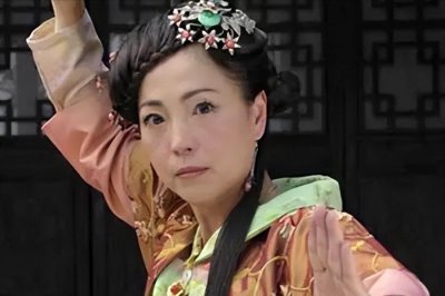 ​林正英：3拒苑琼丹求婚，死后却给她留下1000万遗产，一生太凄苦