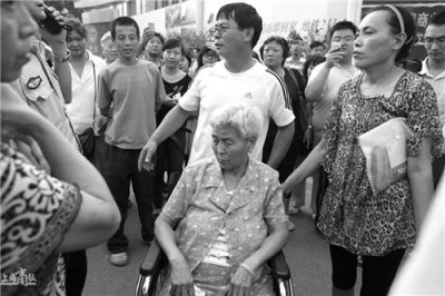 ​天津许云鹤案回顾：好心扶摔倒老太反被告，法院判处其赔偿10万元