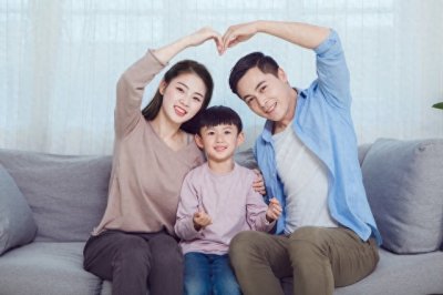 ​7岁小孩在家偷拍母亲洗澡