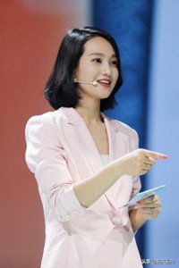 ​朱丹周一围夫妇现身杭州钱塘实验小学，为女儿入学测试紧张不已