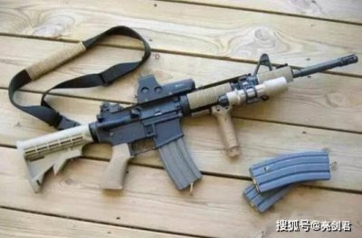 ​M4A1卡宾枪，老美的经典作战武器，颜值爆表的它实力如何？