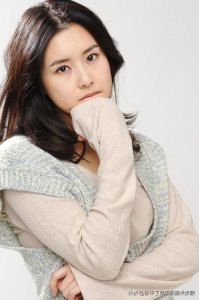 ​韩国女星崔贞允官宣离婚，告别十年豪门婚姻，丧偶式婚姻的悲哀