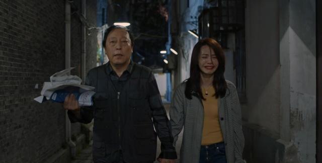 不是因为朱丽，《都挺好》苏明成打苏明玉的真正原因