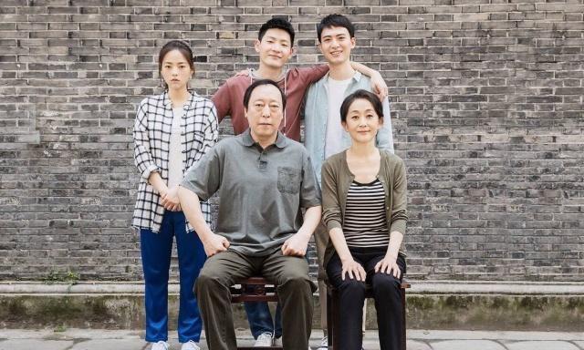 不是因为朱丽，《都挺好》苏明成打苏明玉的真正原因