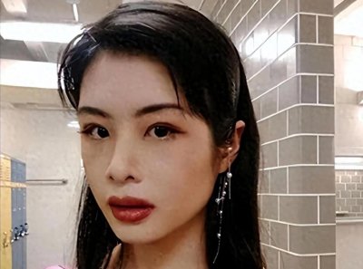 ​贬低祖国的许可馨，归国后，无人愿意雇佣她，她的优势化为泡影
