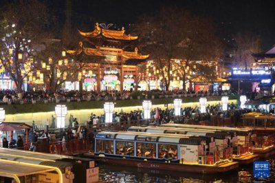 ​张灯结彩迎新春