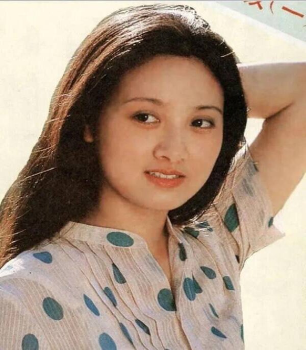电影演员邓婕的老公是谁（邓婕的第一任丈夫是谁）