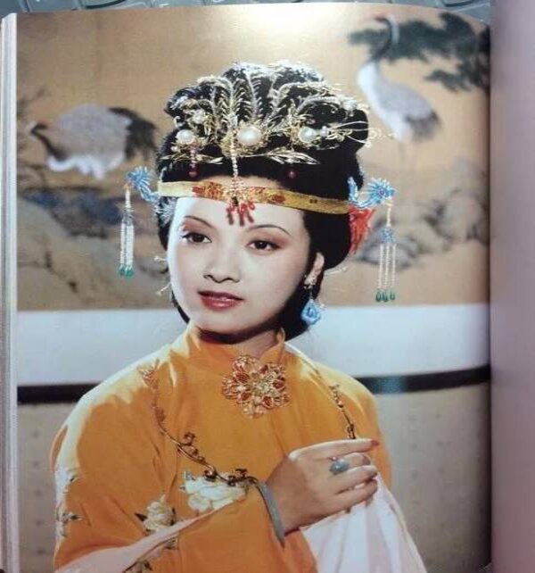 电影演员邓婕的老公是谁（邓婕的第一任丈夫是谁）
