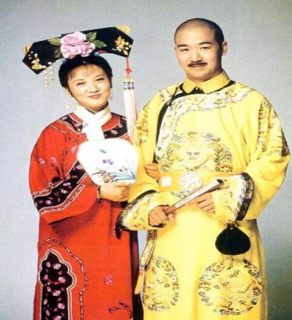 电影演员邓婕的老公是谁（邓婕的第一任丈夫是谁）