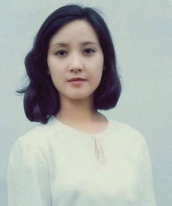 电影演员邓婕的老公是谁（邓婕的第一任丈夫是谁）