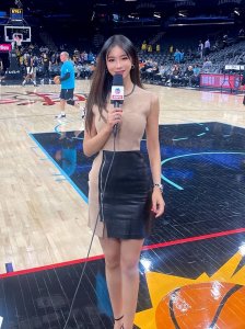 ​“篮球女神”周玲安：外表出众的东方美女，内在修养丰富的女性