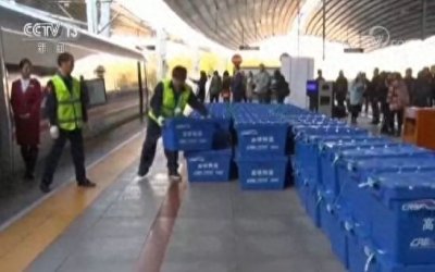 ​你的快递在路上吗？复兴号首开快递车厢