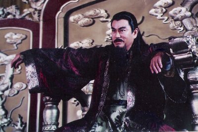 ​“雄霸”千叶真一的“生猛情史”，和他背后22岁的女大学生