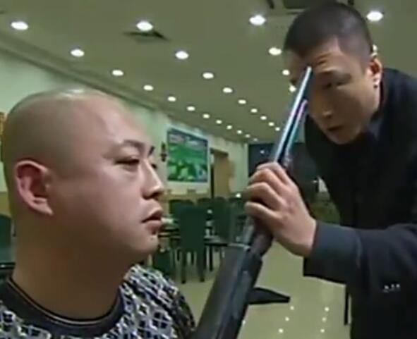 刘华强让封彪下跪是第几集