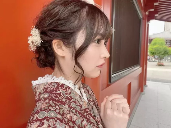 笑起来很甜的ひめ乃雪美图分享，拍起片来非常入戏！