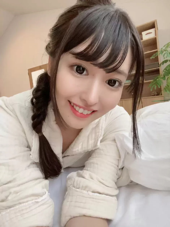 笑起来很甜的ひめ乃雪美图分享，拍起片来非常入戏！