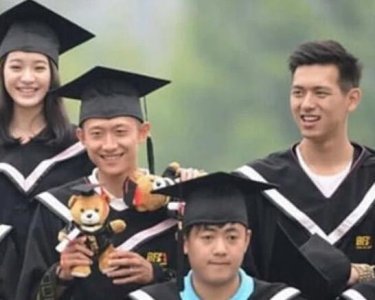 ​李现与杨紫是同班同学吗