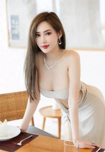 ​女神周妍希：完美傲人身材写真