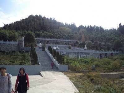 ​湖南隆回回应“全国人大代表修豪华墓”：组织多部门联合调查
